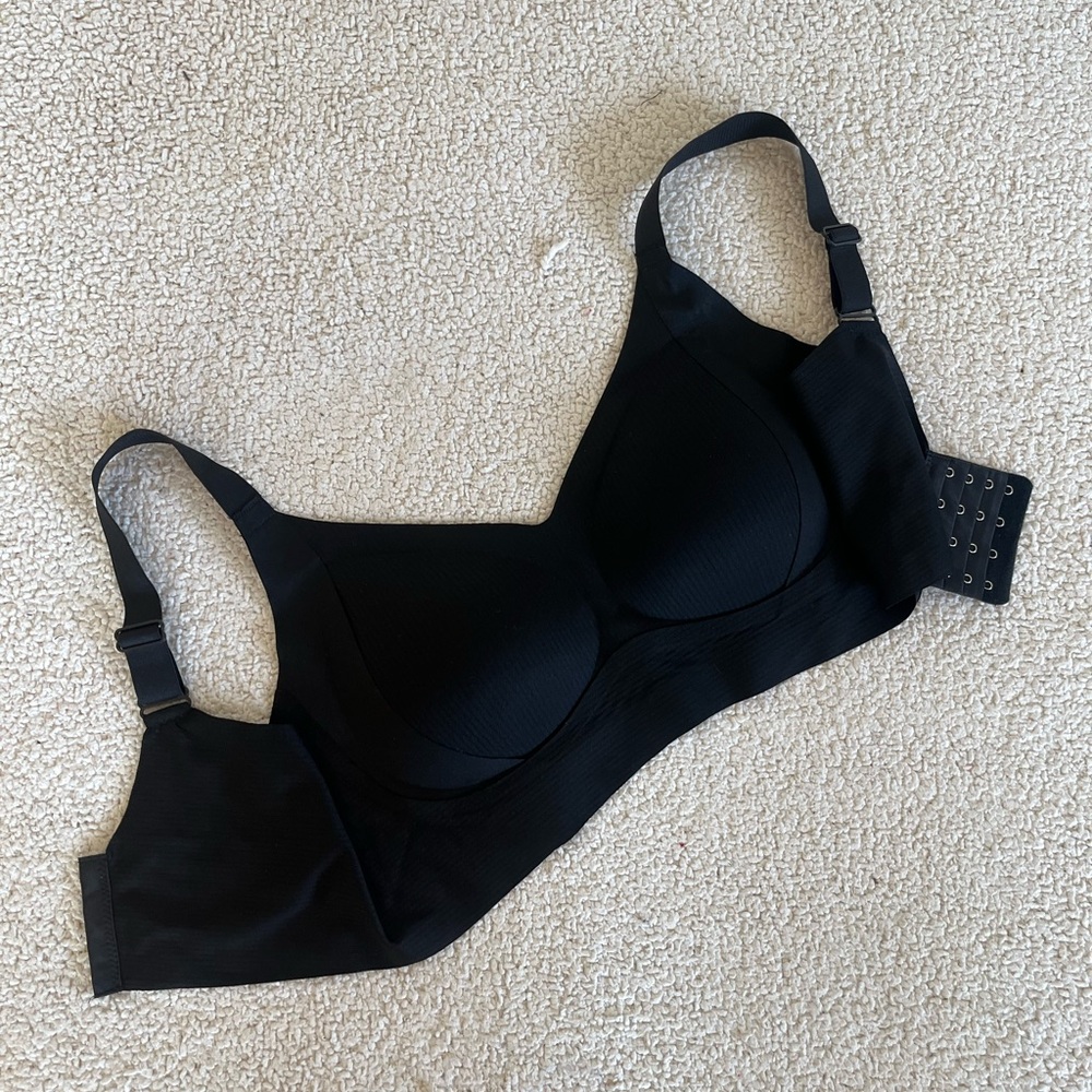 Black Women's Bra runs medium  (check measurements)